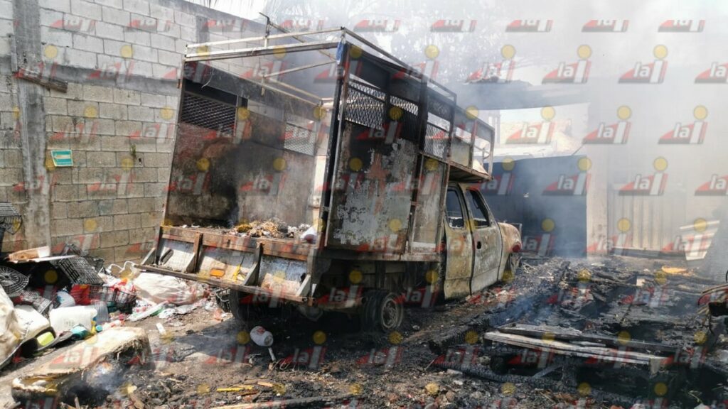 Quema de basura incendia recicladora y camioneta en la colonia San Nicolás